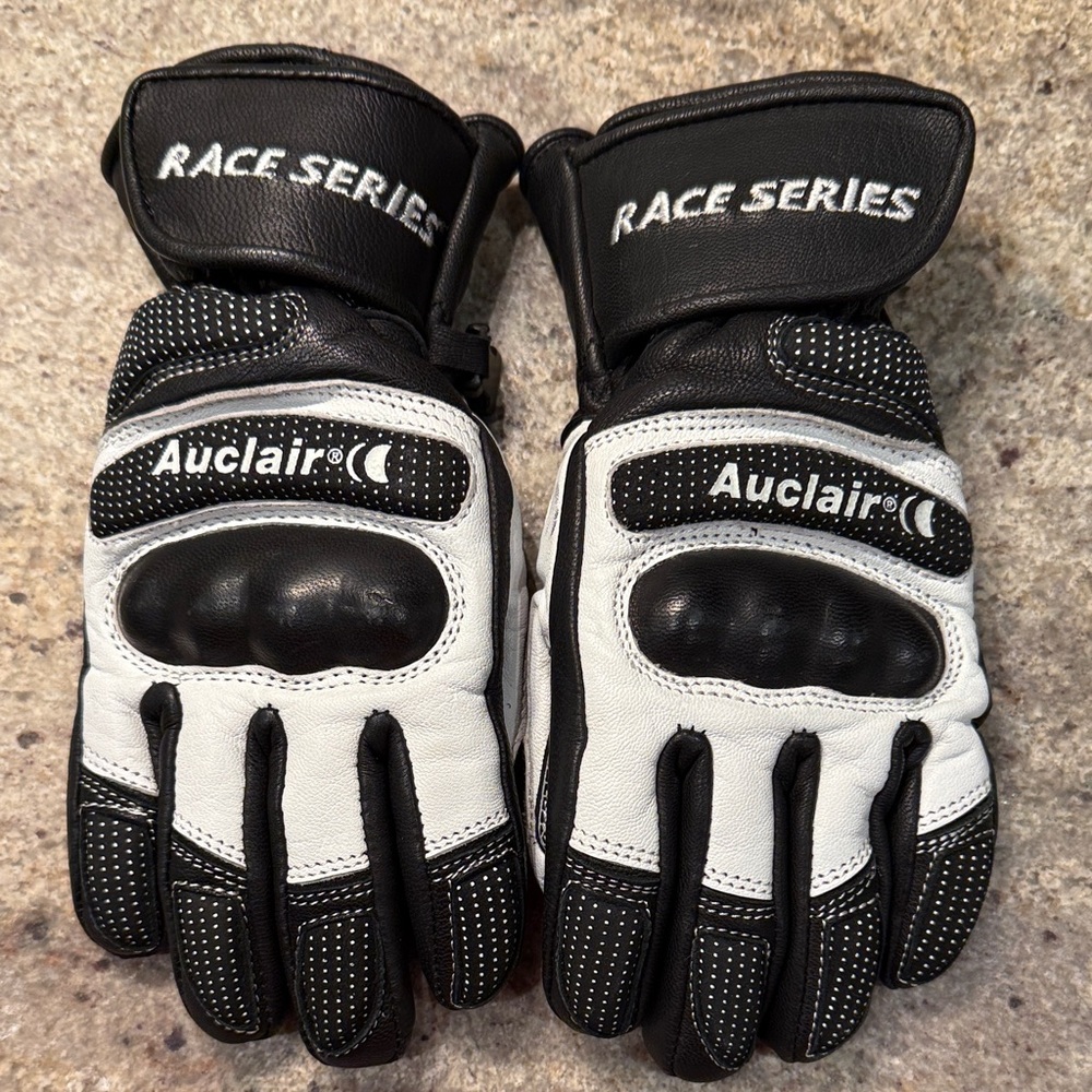 Auclair youth small Ski Race Series Black and White Gloves